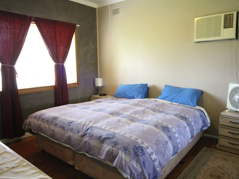 9 Waminda Ave, Campbelltown NSW 2560