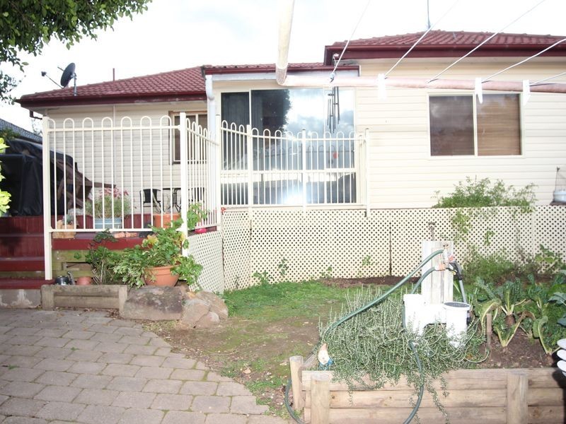 9 Waminda Ave, Campbelltown NSW 2560
