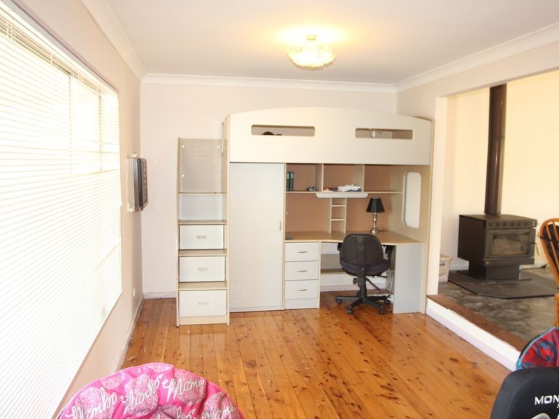 24 Gloucester St, Macquarie Fields NSW 2564