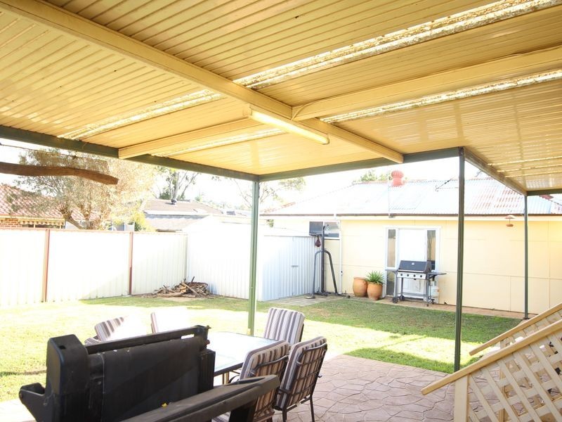 24 Gloucester St, Macquarie Fields NSW 2564