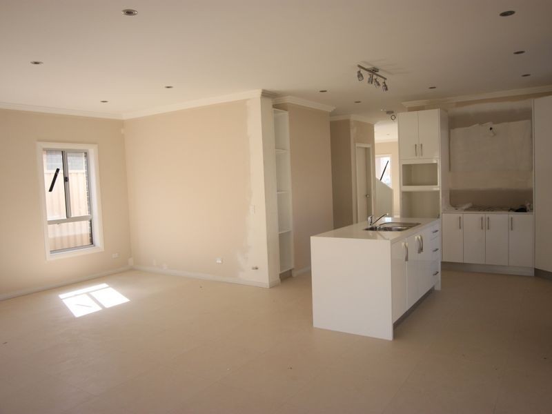 4 Domain Bvd, Prestons NSW 2170
