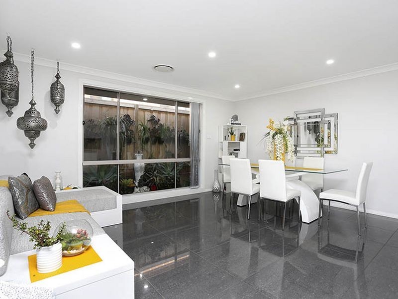 39 Woodroffe Street, Minto NSW 2566