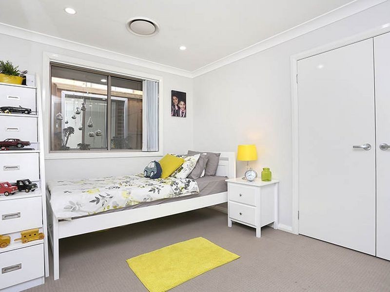 39 Woodroffe Street, Minto NSW 2566