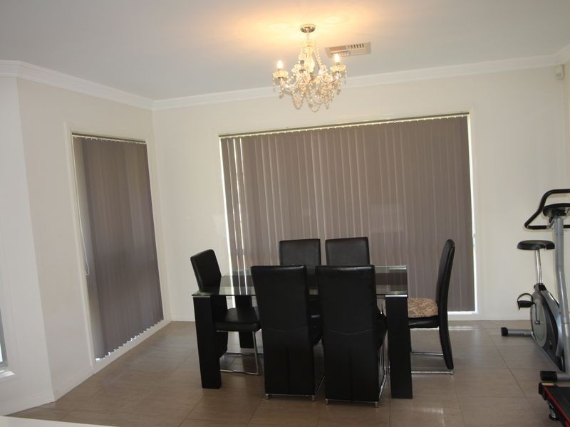 6 Tate Place, Minto NSW 2566