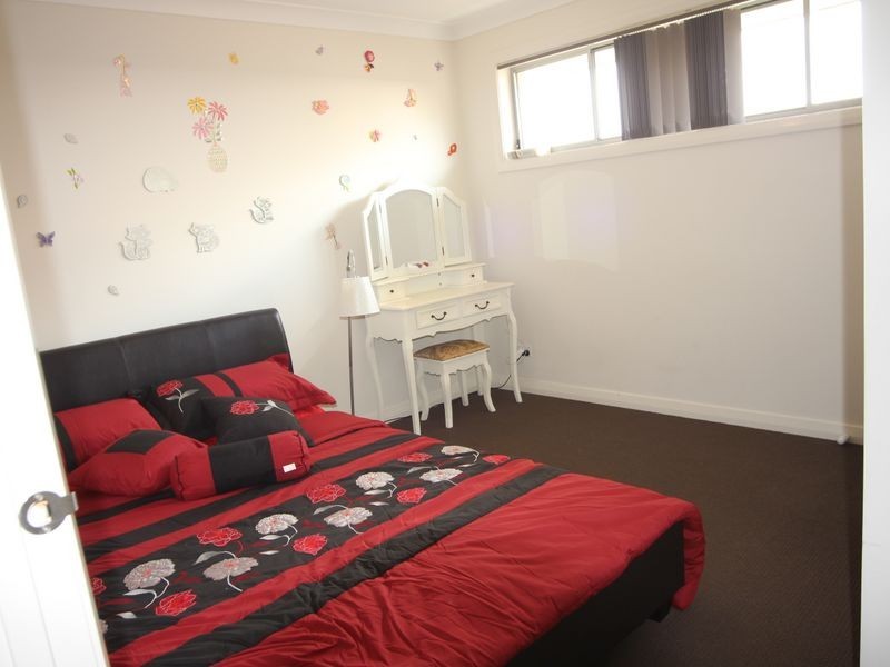 6 Tate Place, Minto NSW 2566