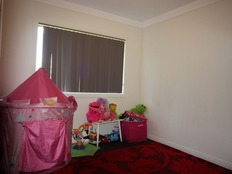 6 Tate Place, Minto NSW 2566