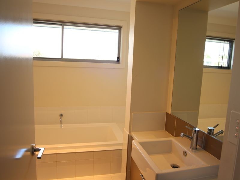 6 Tate Place, Minto NSW 2566