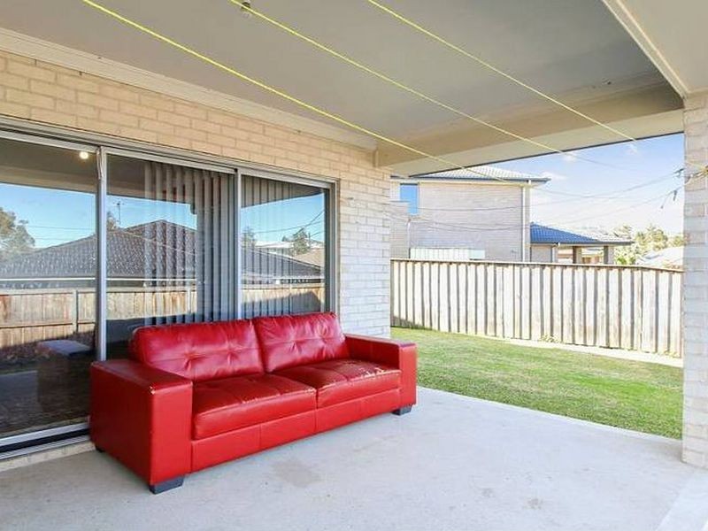 6 Tate Place, Minto NSW 2566