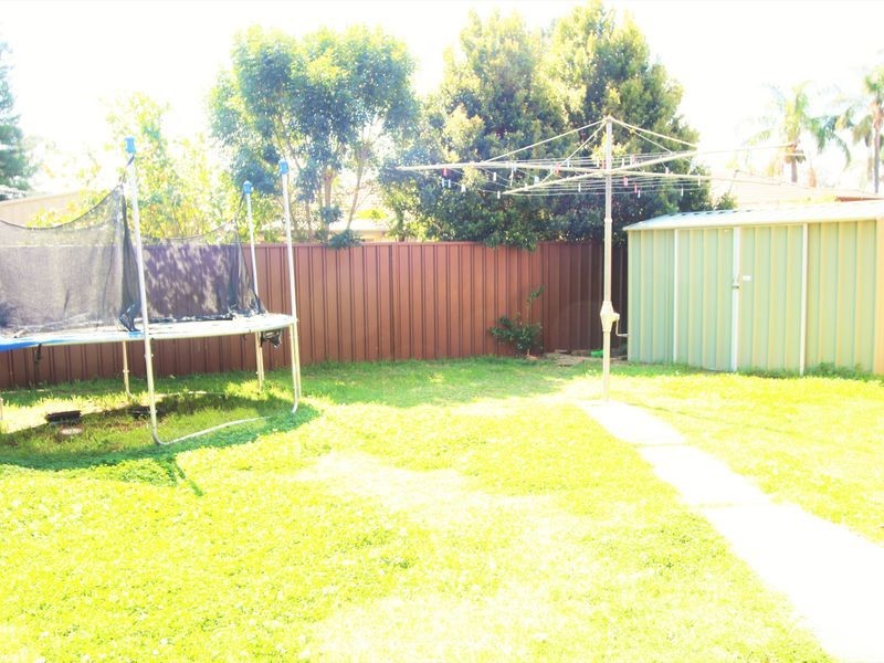 11 Amaranthus Place, Macquarie Fields NSW 2564