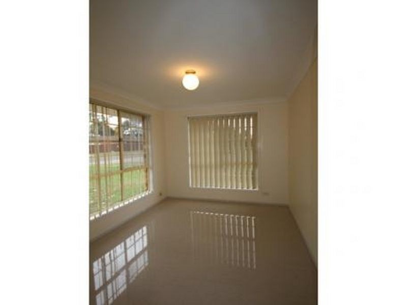 25 Guernsey Ave, Minto NSW 2566