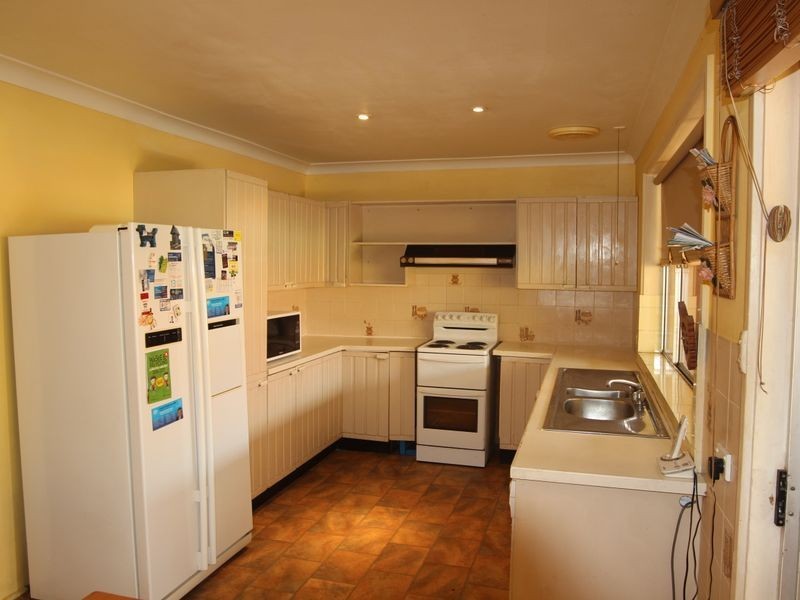 16 Lugarno Avenue, Leumeah NSW 2560