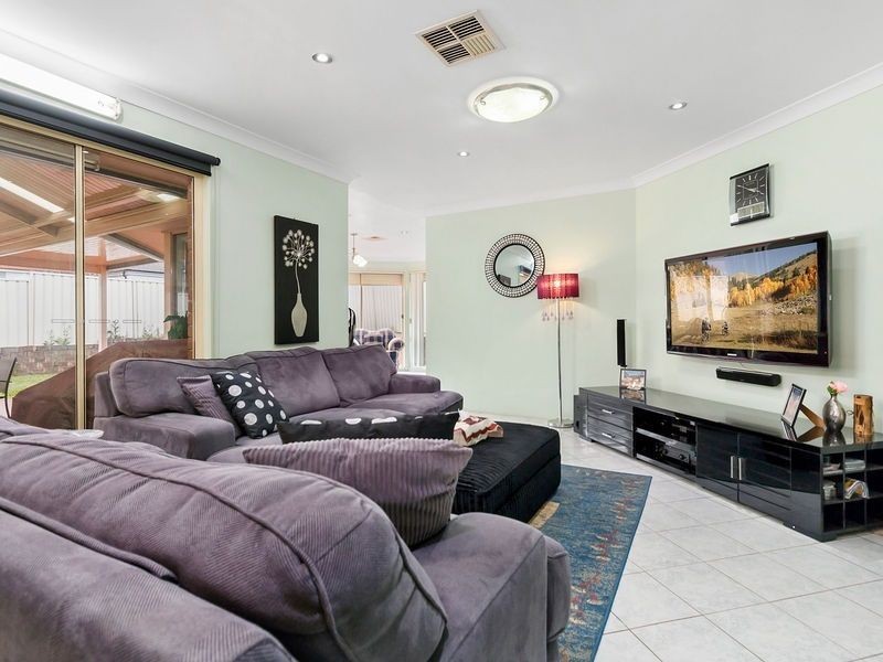 27 Solander Ave, West Hoxton NSW 2171