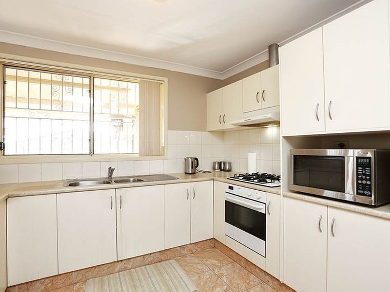 21 Norman Dunlop Crescent, Minto NSW 2566
