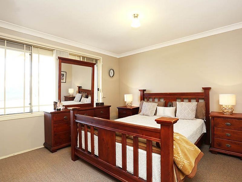 21 Norman Dunlop Crescent, Minto NSW 2566