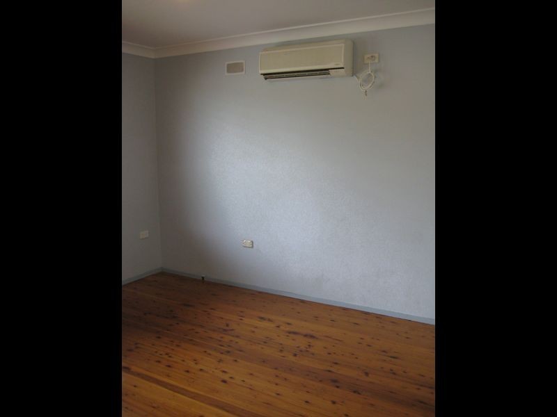35 Fifth Avenue, Macquarie Fields NSW 2564