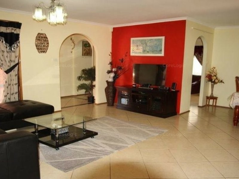 7 Bennett Street, Minto NSW 2566