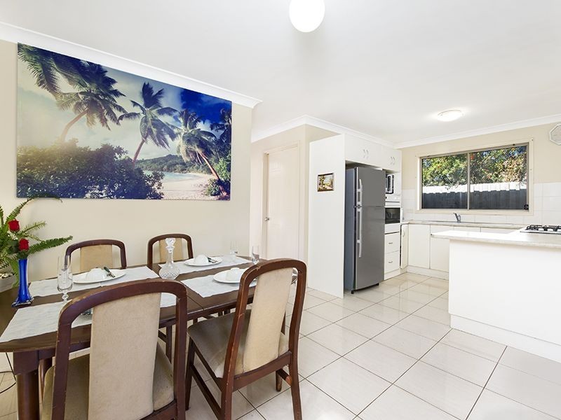 8 Norman Dunlop Crescent, Minto NSW 2566