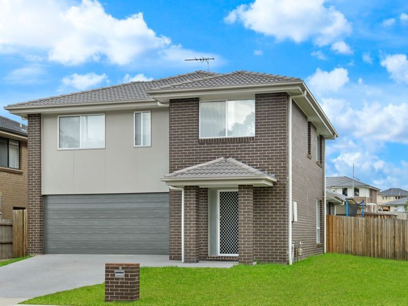 8 Hollyoake Circuit, Denham Court NSW 2565
