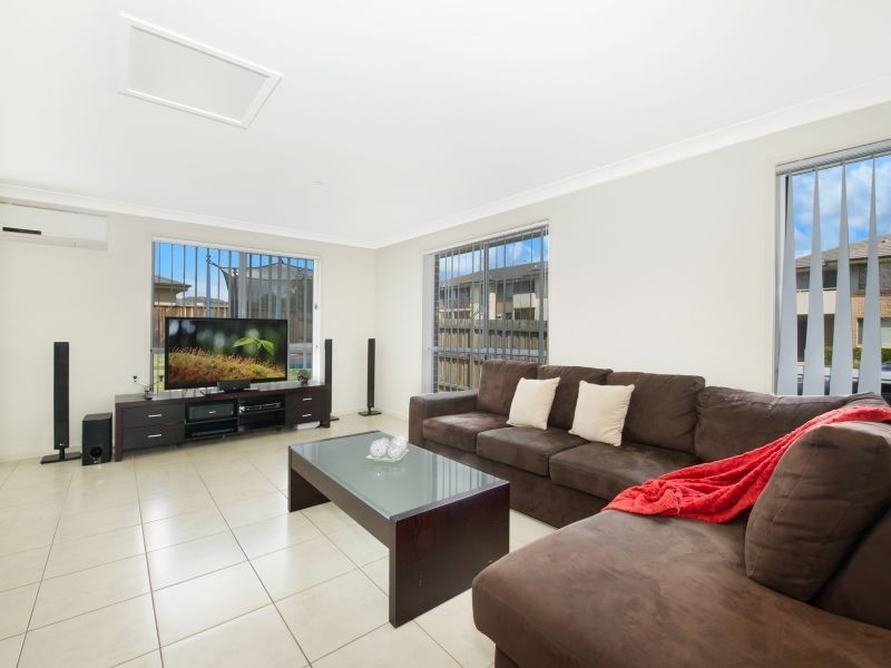 8 Hollyoake Circuit, Denham Court NSW 2565