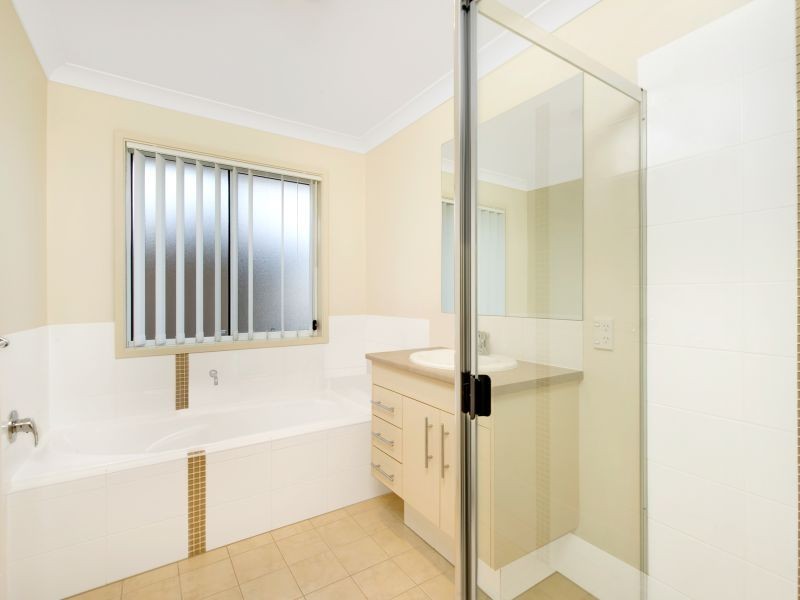 8 Hollyoake Circuit, Denham Court NSW 2565