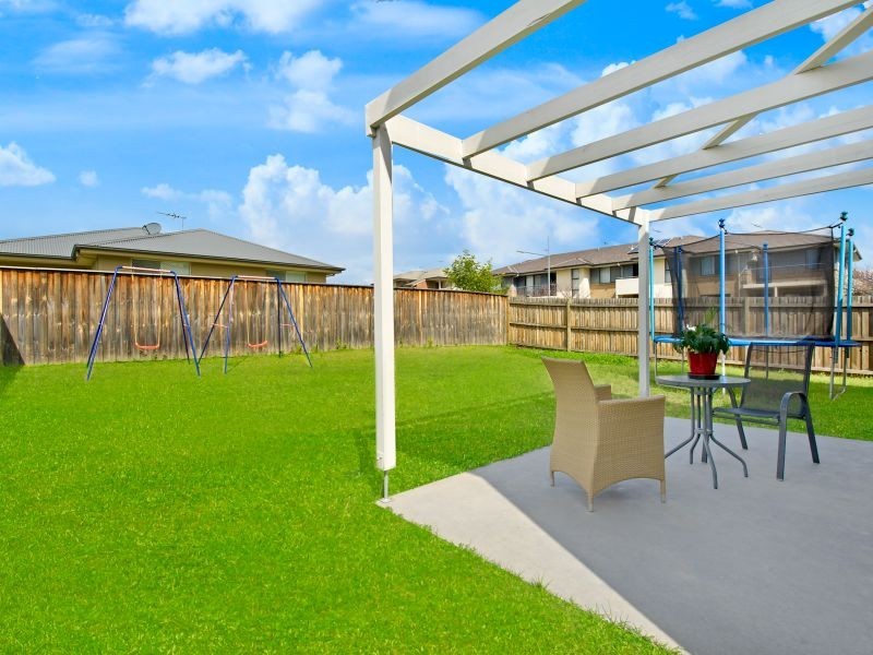 8 Hollyoake Circuit, Denham Court NSW 2565