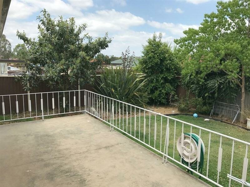 5 Knight Place, Minto NSW 2566