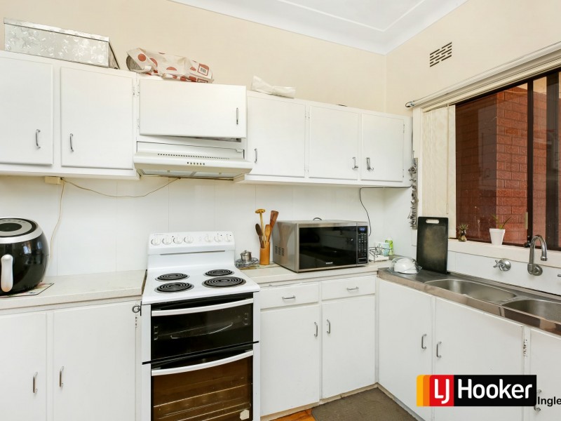 38 Parkland Avenue, Macquarie Fields NSW 2564