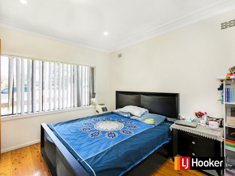 38 Parkland Avenue, Macquarie Fields NSW 2564
