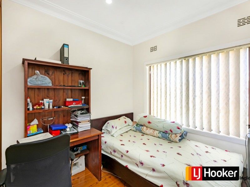 38 Parkland Avenue, Macquarie Fields NSW 2564