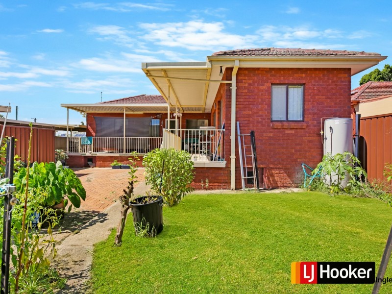 38 Parkland Avenue, Macquarie Fields NSW 2564