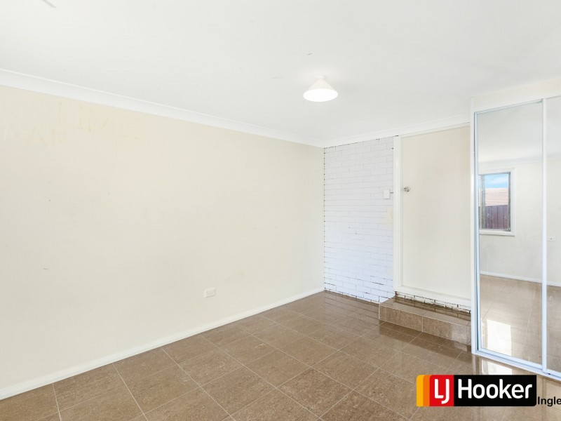 38 Parkland Avenue, Macquarie Fields NSW 2564