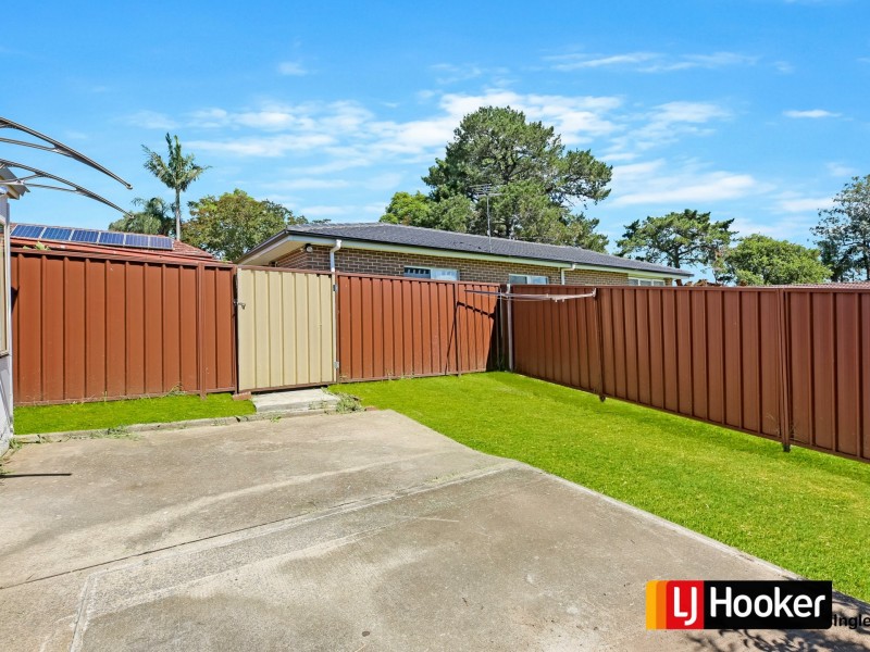 38 Parkland Avenue, Macquarie Fields NSW 2564