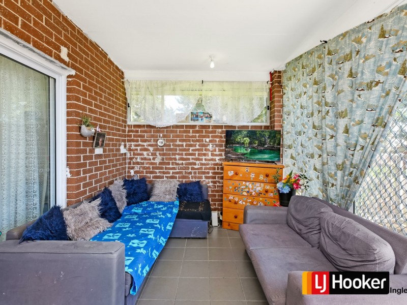 38 Parkland Avenue, Macquarie Fields NSW 2564