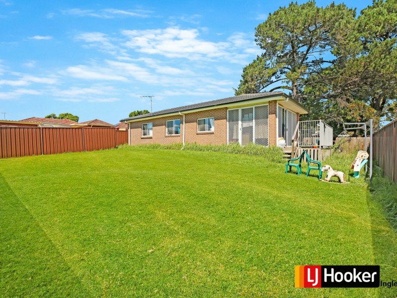 38 Parkland Avenue, Macquarie Fields NSW 2564