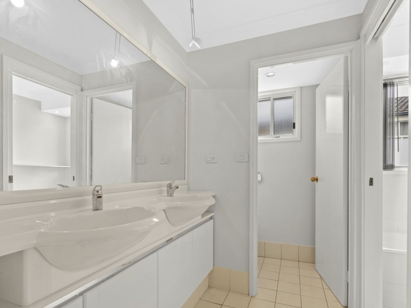 76 Donalbain Circuit, Rosemeadow NSW 2560