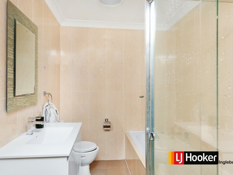 2/2 Jaclyn Street, Ingleburn NSW 2565