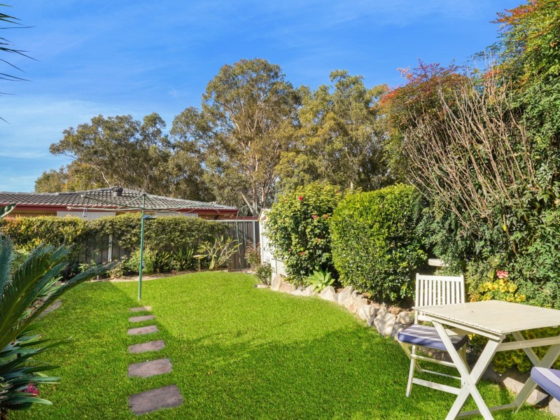 4 Alfa Place, Ingleburn NSW 2565