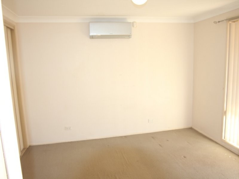 18 Burkhart Place, Minto NSW 2566