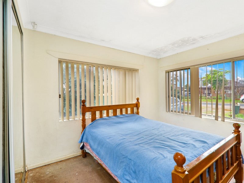 42 Parkland Avenue, Macquarie Fields NSW 2564