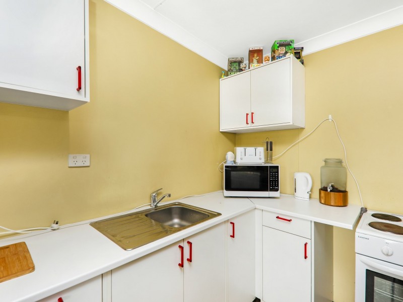 42 Parkland Avenue, Macquarie Fields NSW 2564