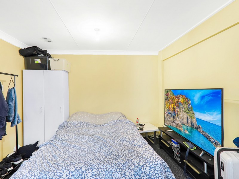 42 Parkland Avenue, Macquarie Fields NSW 2564