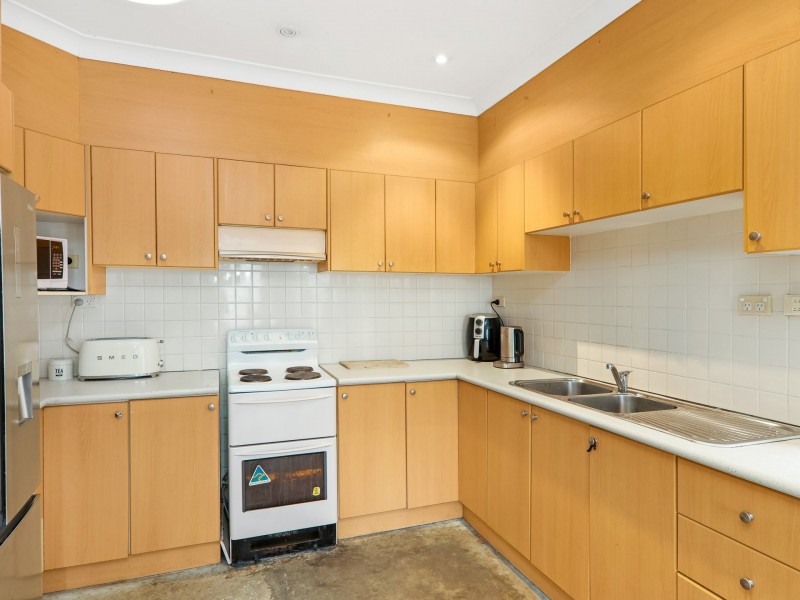 42 Parkland Avenue, Macquarie Fields NSW 2564