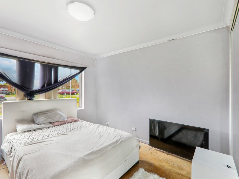 42 Parkland Avenue, Macquarie Fields NSW 2564