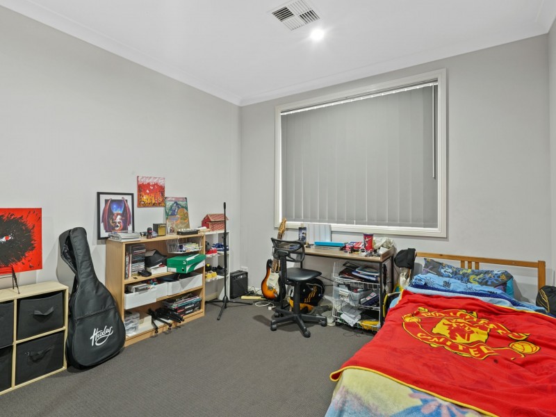 5 Pilot Close, Minto NSW 2566