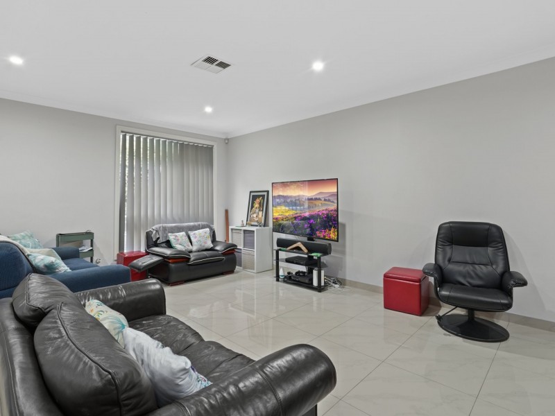 5 Pilot Close, Minto NSW 2566