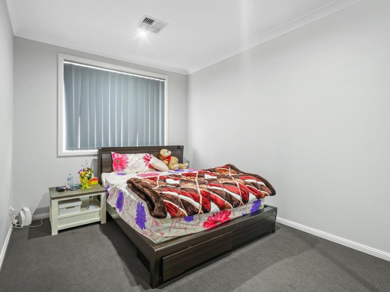 5 Pilot Close, Minto NSW 2566