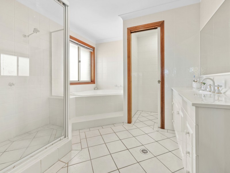 12 Forbes Avenue, Macquarie Links NSW 2565