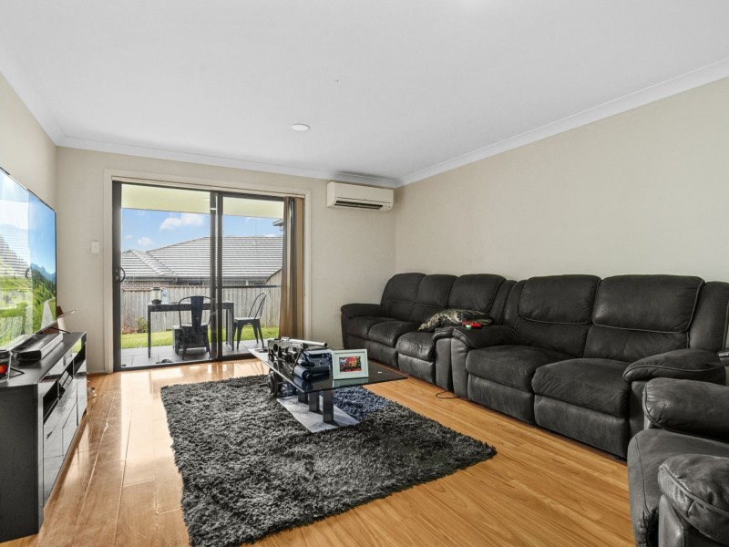 25 Feathertop Ave, Minto NSW 2566