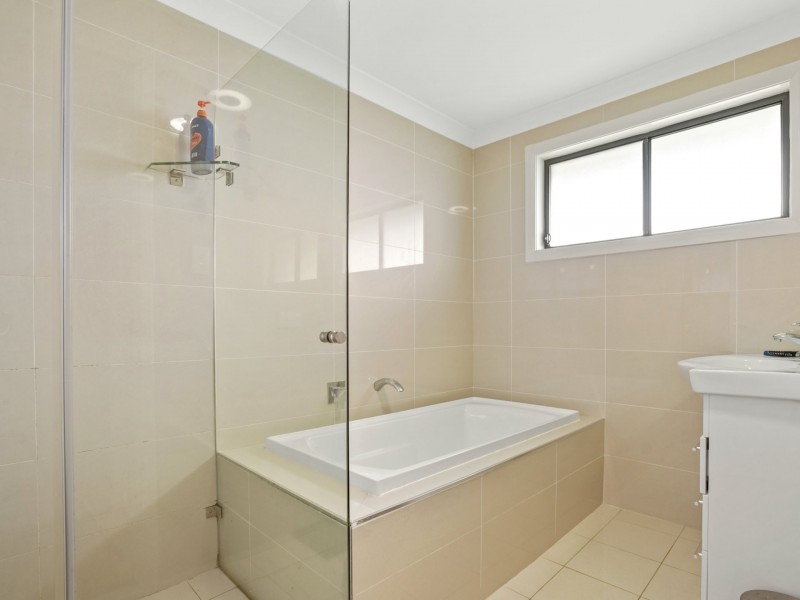 25 Feathertop Ave, Minto NSW 2566