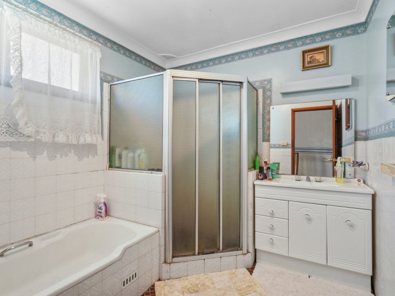 12 Stirling Place, Glenfield NSW 2167